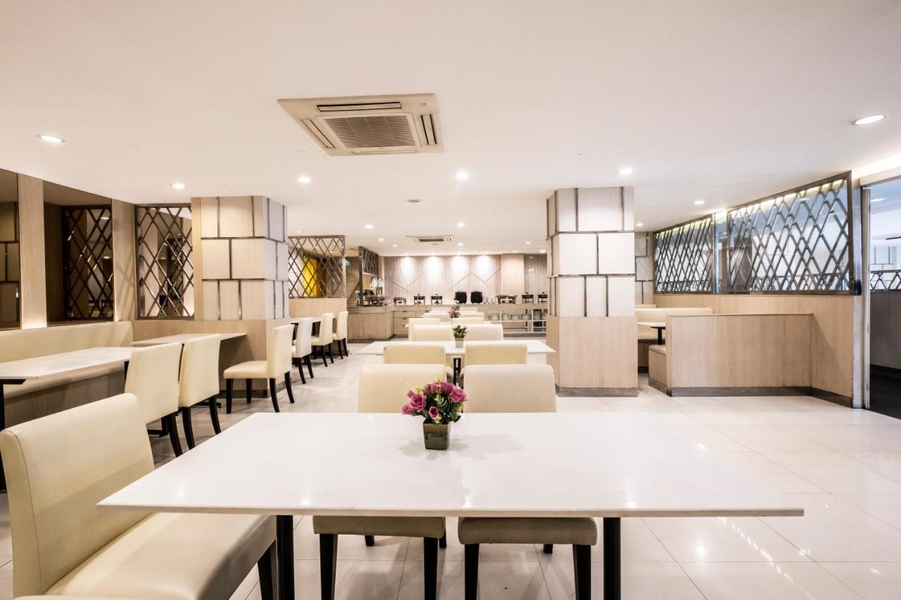The Airport Courtyard Suvarnabhumi Airport Bangkok Bagian luar foto The interior of the restaurant