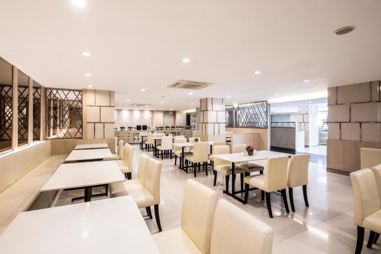 The Airport Courtyard Suvarnabhumi Airport Bangkok Bagian luar foto The interior of a typical restaurant in Japan
