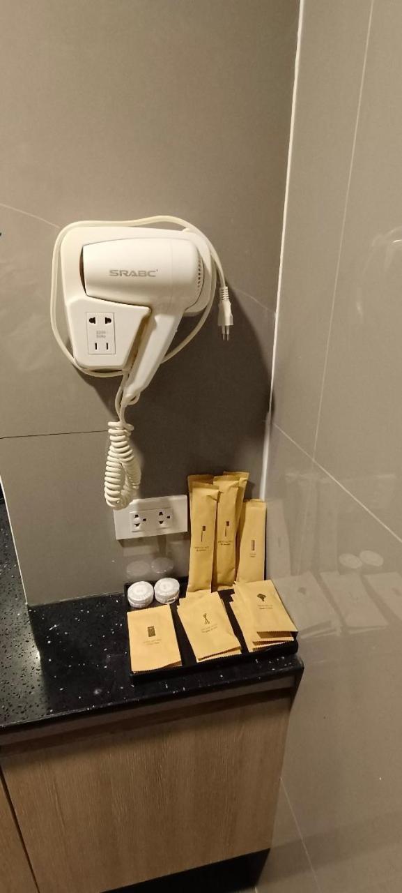 The Airport Courtyard Suvarnabhumi Airport Bangkok Bagian luar foto A hair dryer in a hotel bathroom